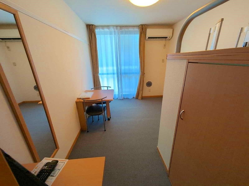 レオパレスマルコフォー 居間