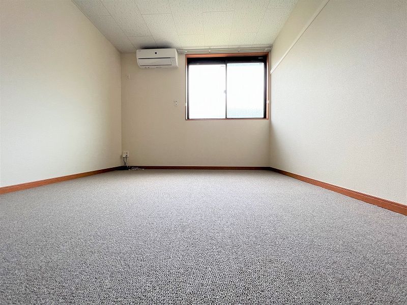 レオパレス上町 居間