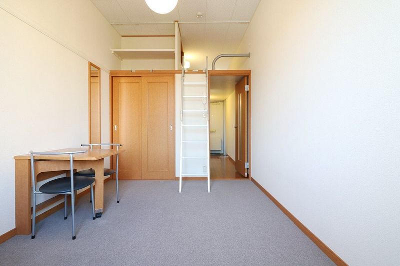 レオパレス城屋敷１１０ 居間