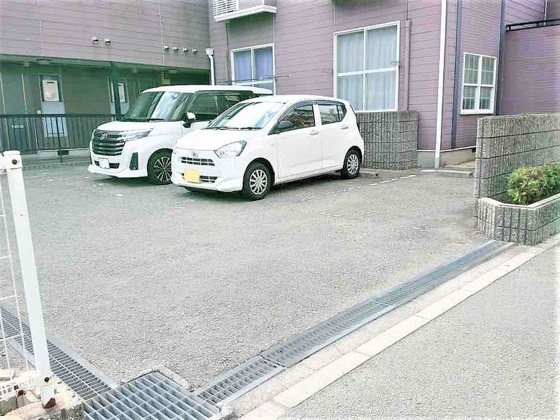 レオパレスナカムラⅠ 駐車場
