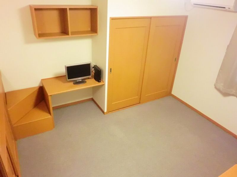 レオパレス関口 居間
