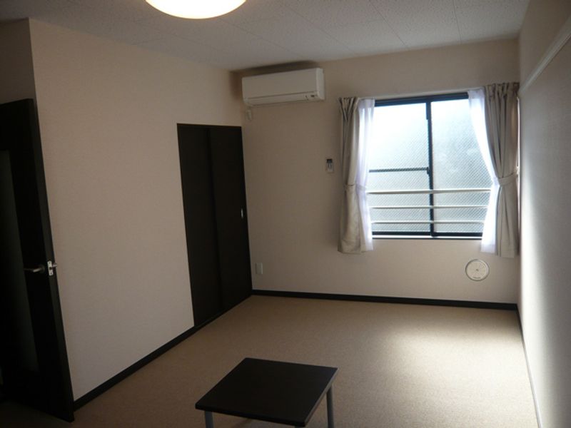 レオネクストわかば　１ 居間