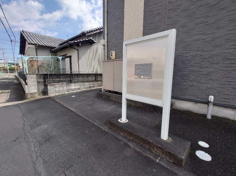 レオパレス赤い靴 エントランス