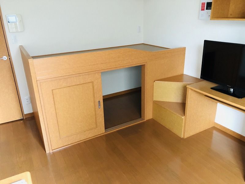 レオパレスタウンコート 居間