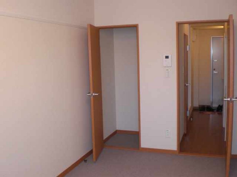 レオパレス三津屋北Ⅱ 居間