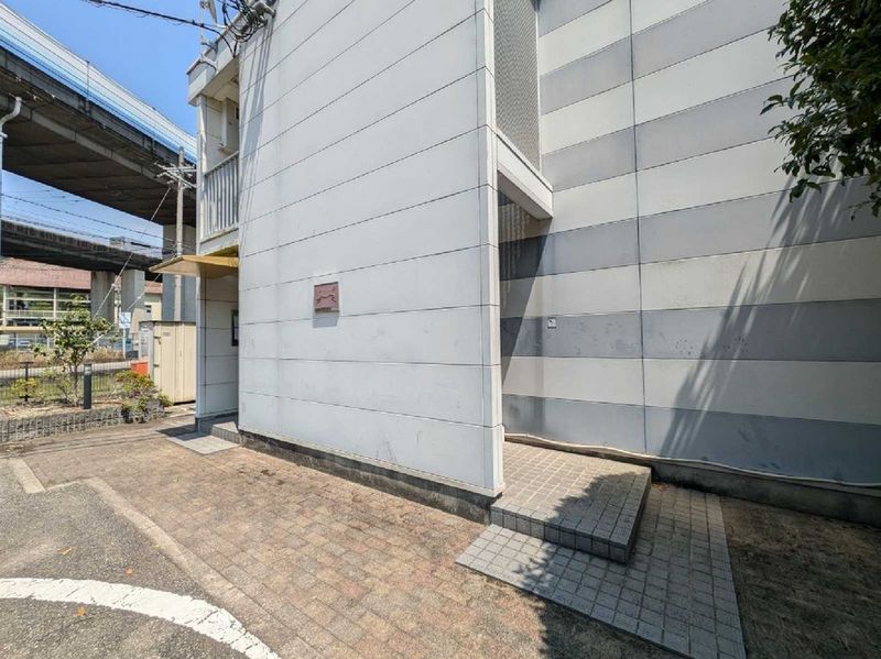 レオパレスサニーハイツ エントランス