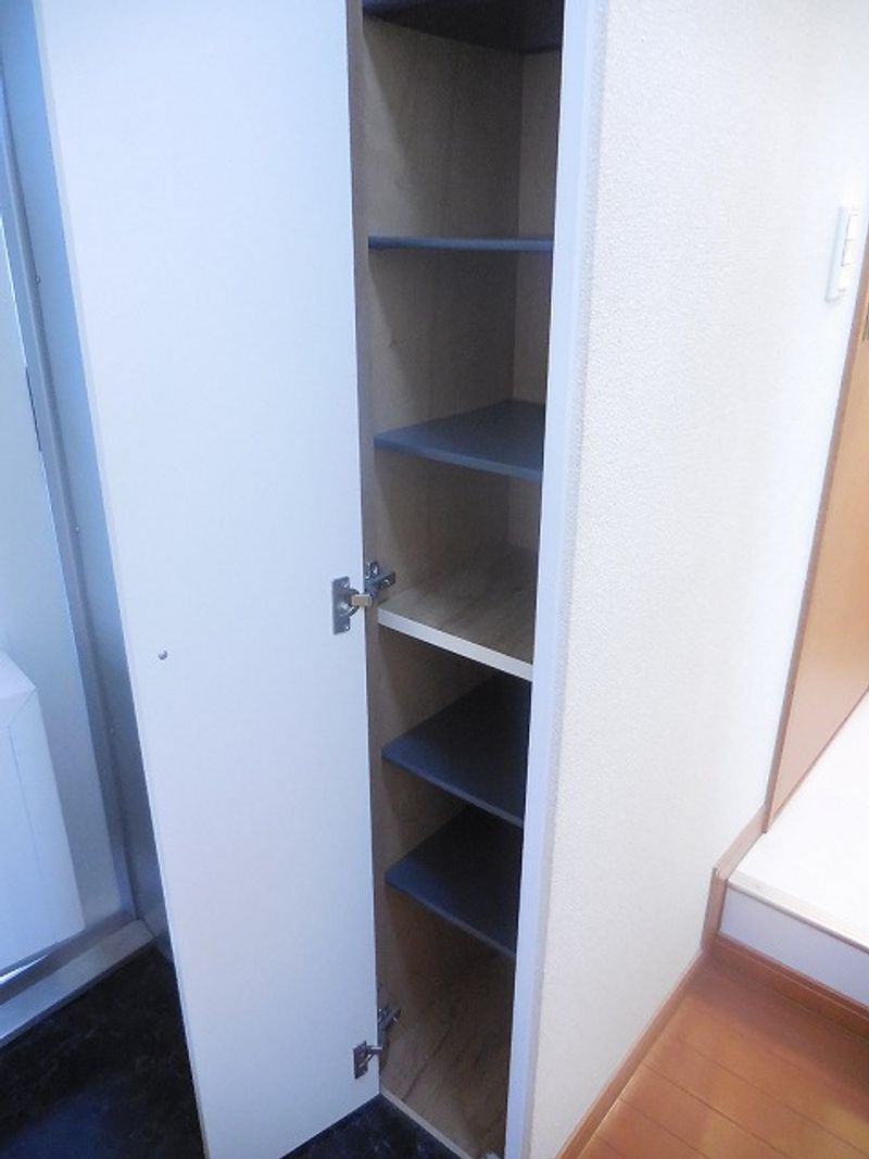 レオパレス上野台Ⅲ 玄関