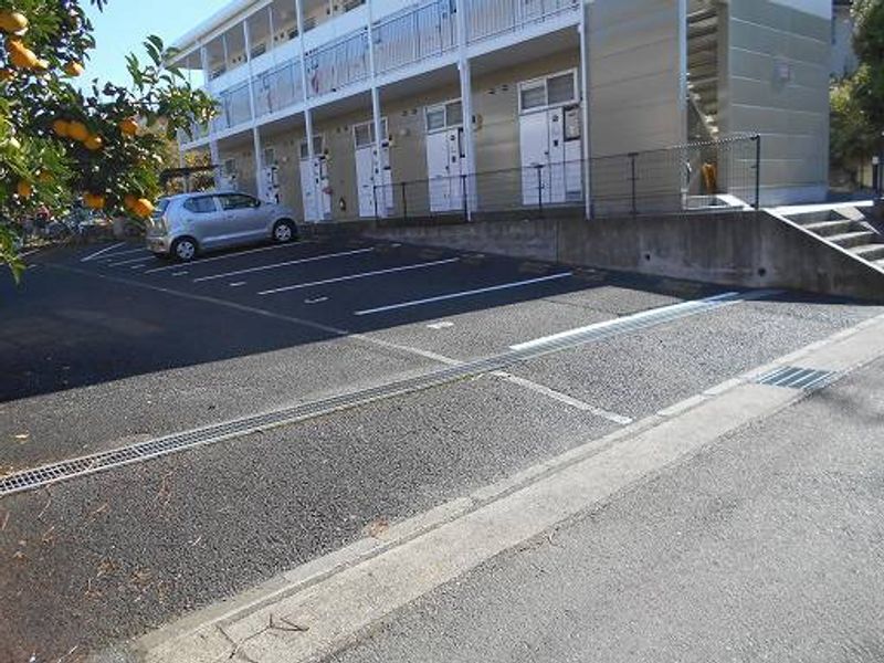 レオパレス宮ノ下 駐車場