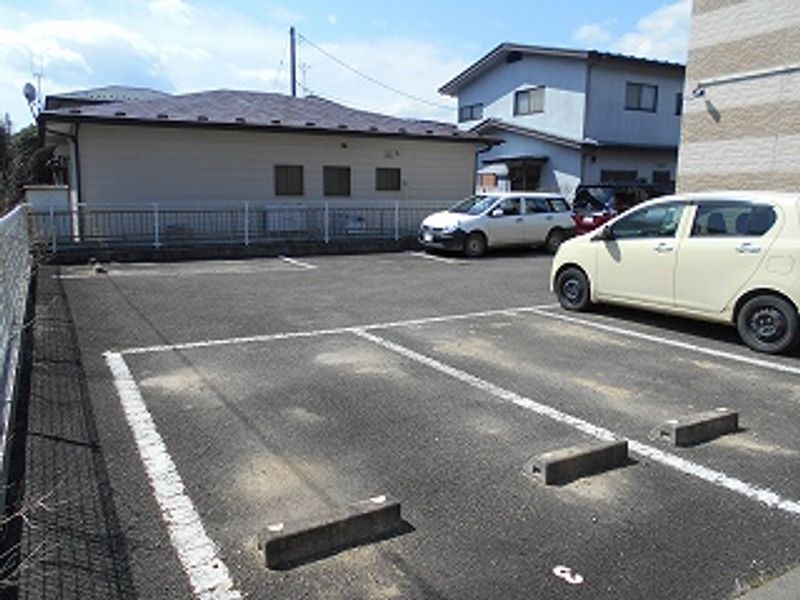 レオパレス愛子　２００５ 駐車場