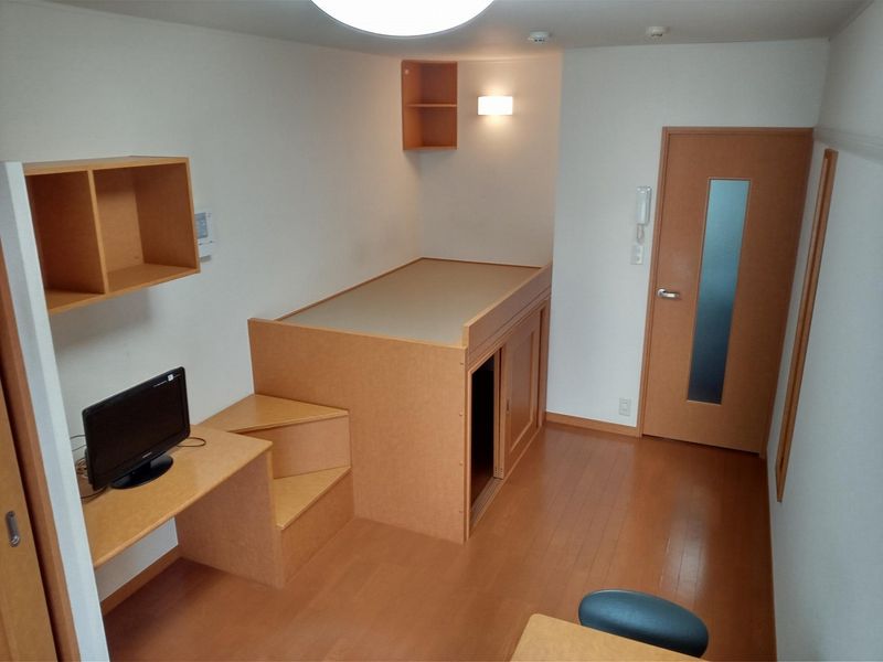 レオパレスアカサカ 居間