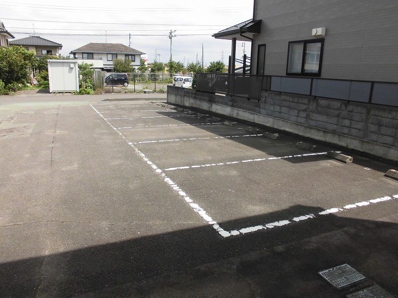 レオパレス琵琶渕レジデンスⅢ 駐車場