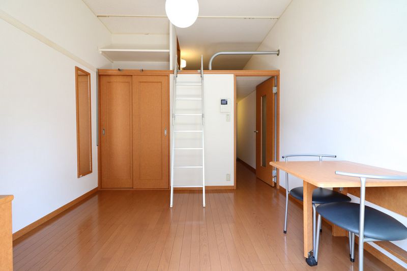 レオパレスクリスタル 居間