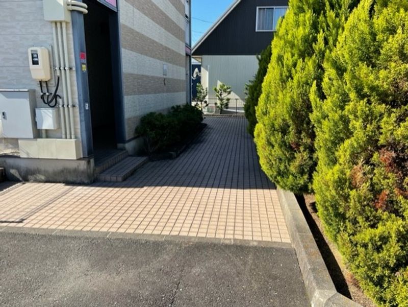 レオパレス彩 エントランス