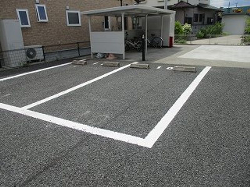 レオパレス鴻巣 駐車場