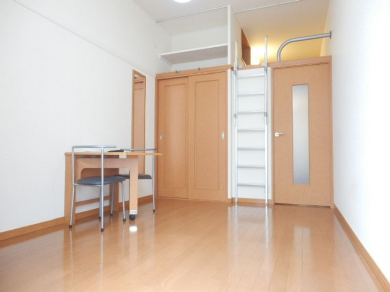 レオパレスヴァーグ浪芳庵 居間