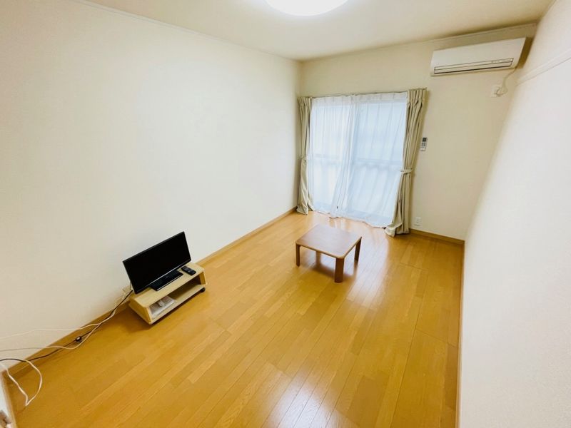 レオパレスしろがね 居間