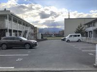 レオパレスカマン　オレイエ 駐車場
