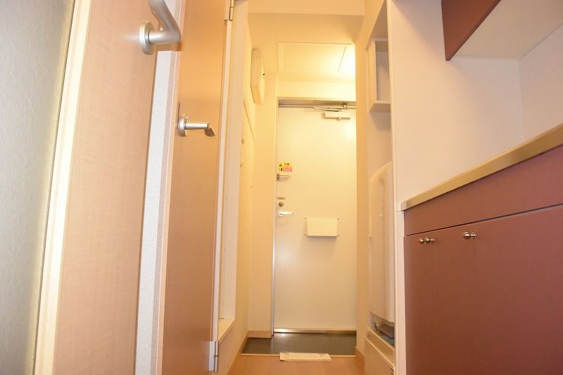 レオパレス山吹 玄関