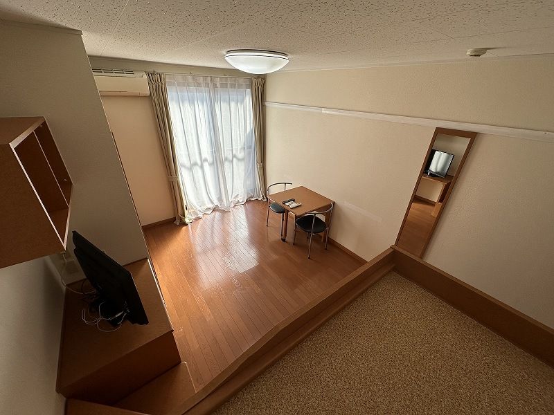 レオパレス下栗 居間