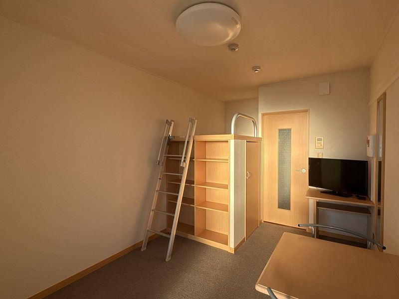 レオパレスサンクフルコート 居間