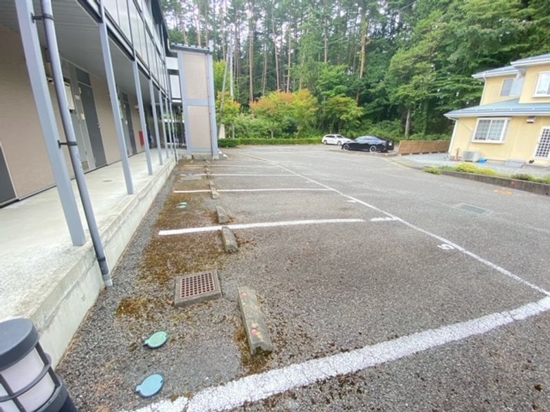 レオパレスベアコートエレガンス 駐車場