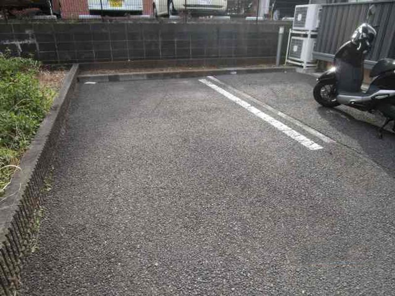 レオパレスフレア 駐車場