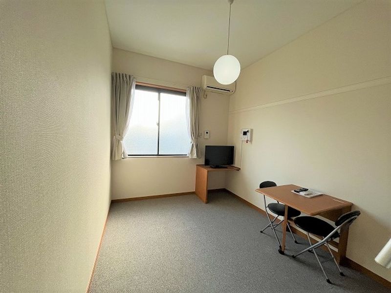 レオパレスメイクリポーズ 居間