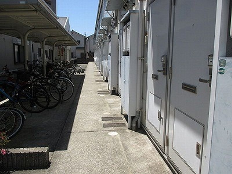 レオパレスエメラルド 玄関