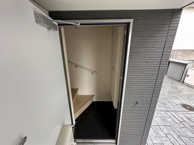 レオネクストボヌールＨ 玄関