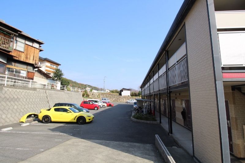 レオパレスアイランドパレス 駐車場