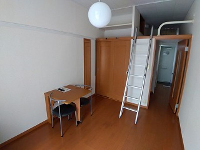 レオパレスサニーコート 居間