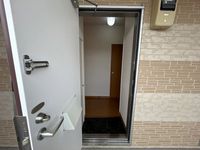 レオパレスタウンコートⅡ 玄関