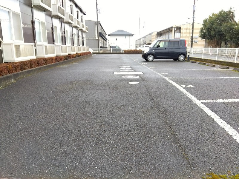 レオパレス富光 駐車場
