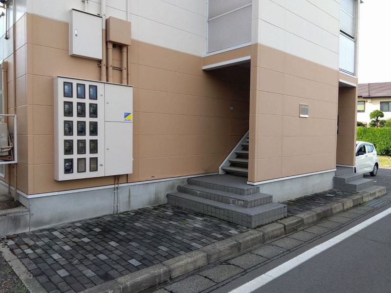 レオパレス恵 エントランス