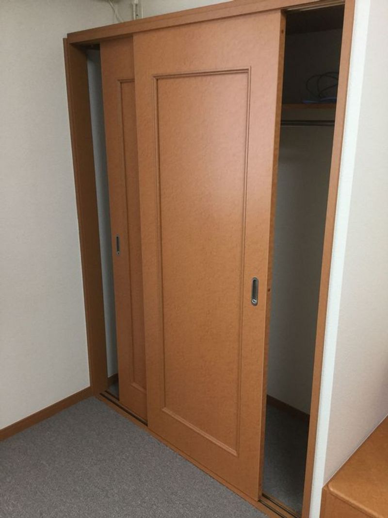 レオパレスコート　シンタグマ 収納
