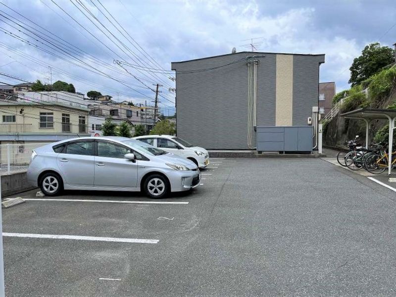 レオパレスＹＡＭＡＴＥ１ 駐車場