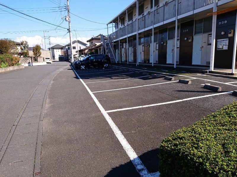 レオパレス竹ノ内 駐車場