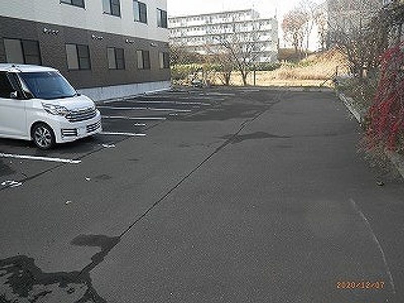 レオパレスヴィラ北野 駐車場
