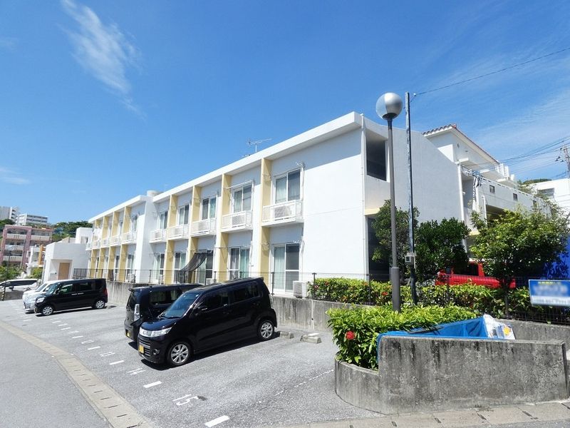 レオパレスｉＺ 駐車場