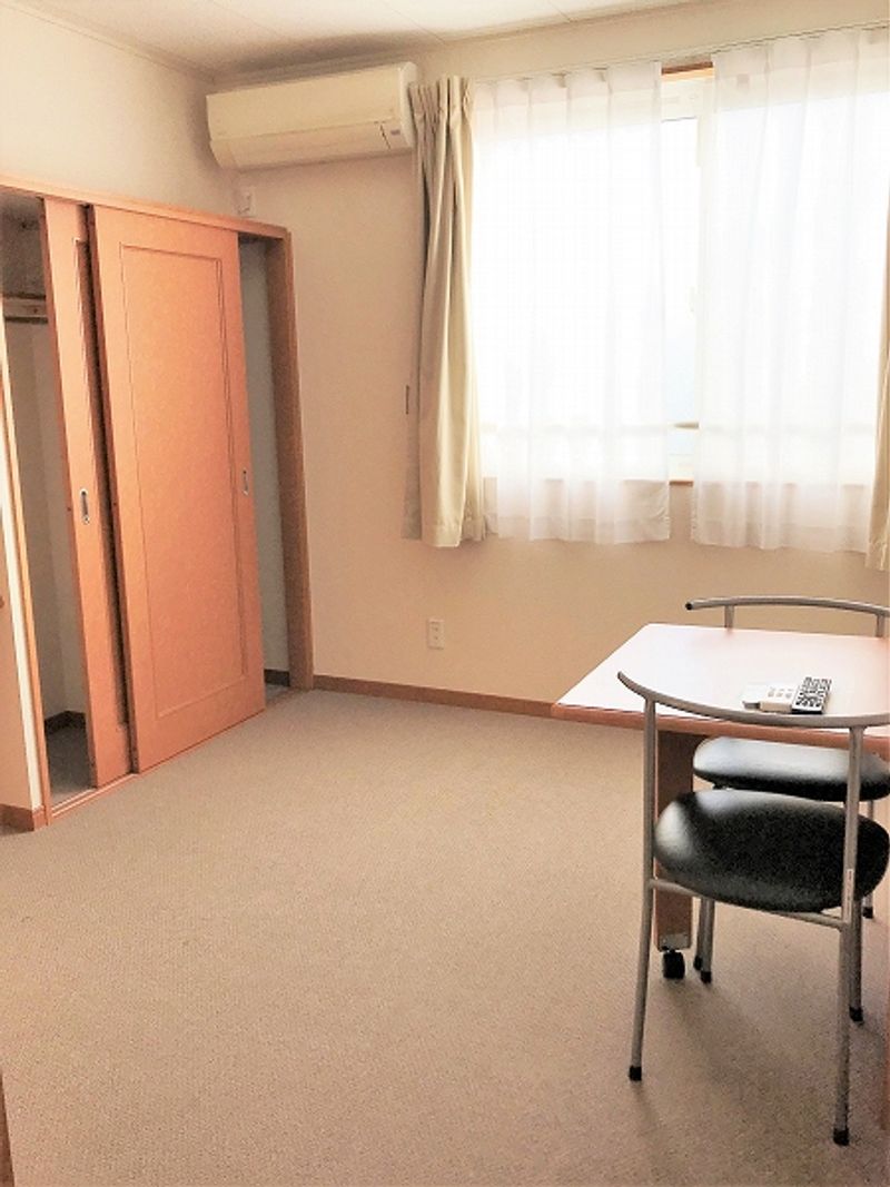 レオパレスシャルマン八田 居間