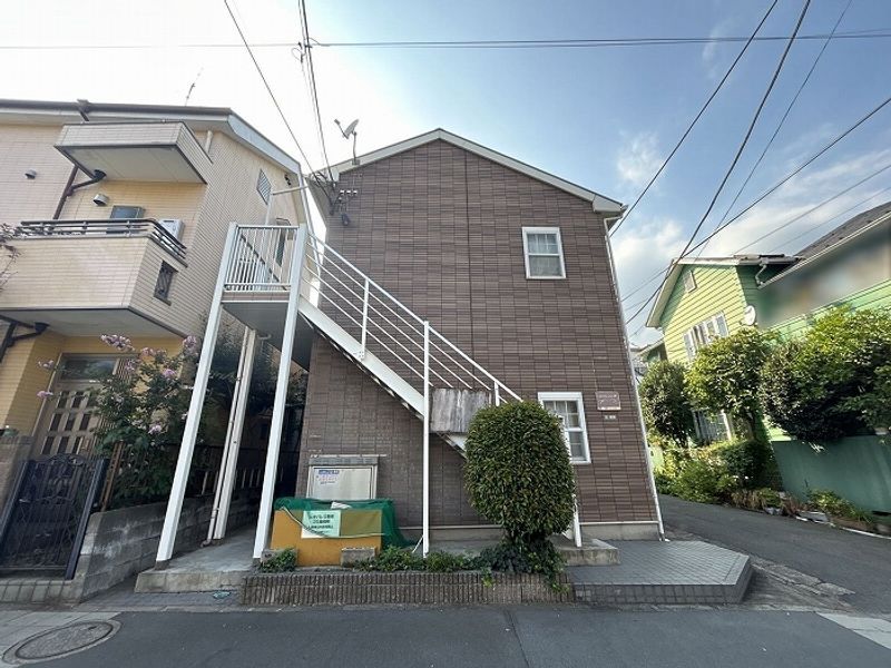レオパレスフォーブル三茶 外観