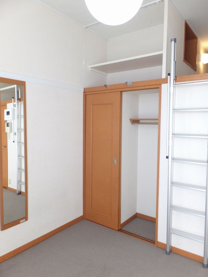 レオパレス天大南 収納