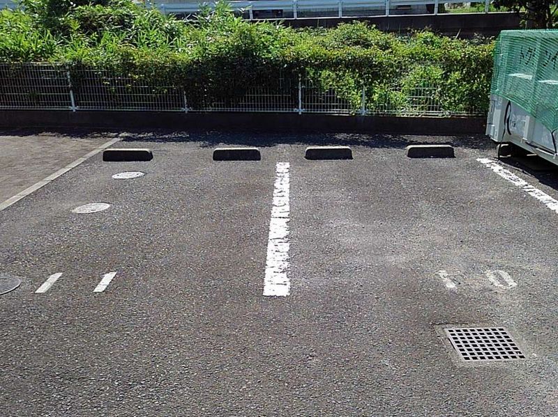 レオパレス東屋島 駐車場