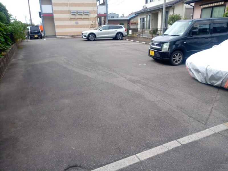 レオパレス城山 駐車場