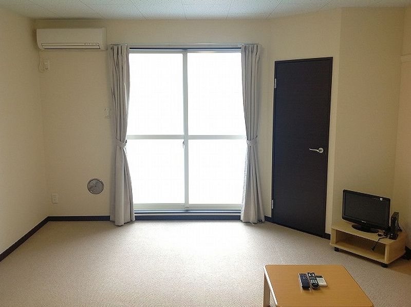 レオネクストＨＩＤＡＭＡＲＩ 居間