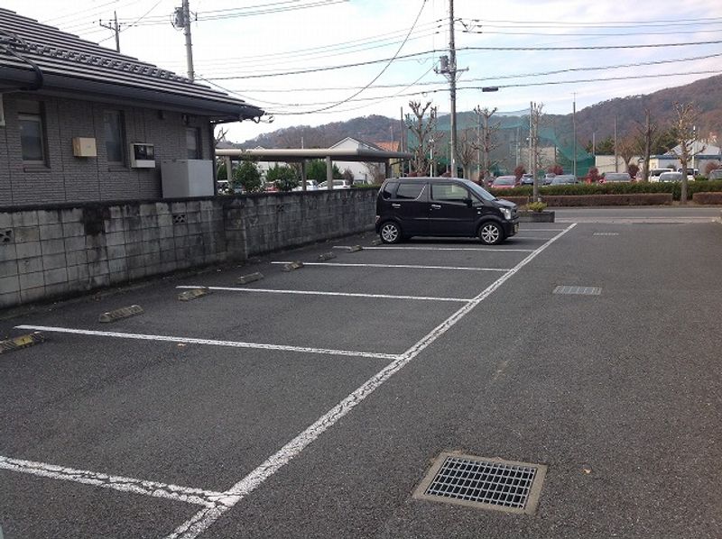 レオパレスパークサライ 駐車場