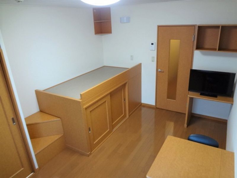 レオパレス山長弐番館 居間