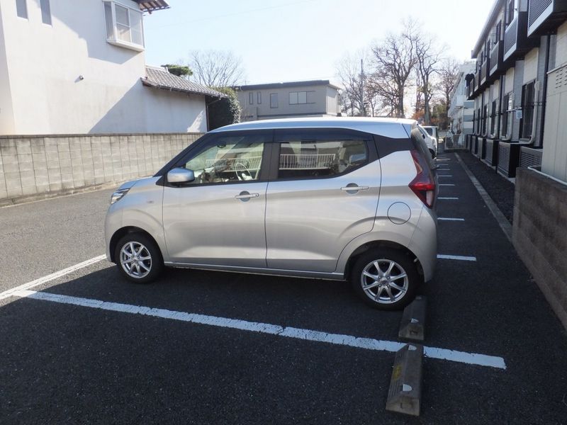 レオパレスミニョンヌ 駐車場