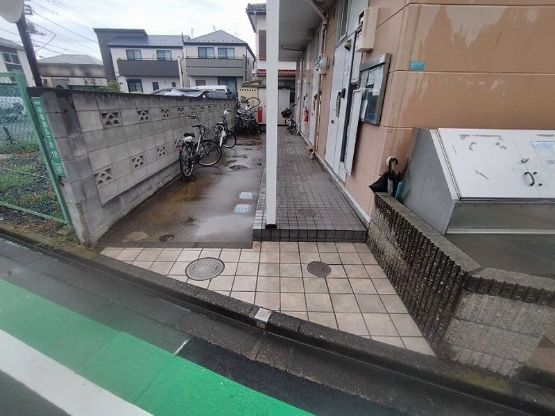 レオパレスエスペランサ中和泉 駐車場