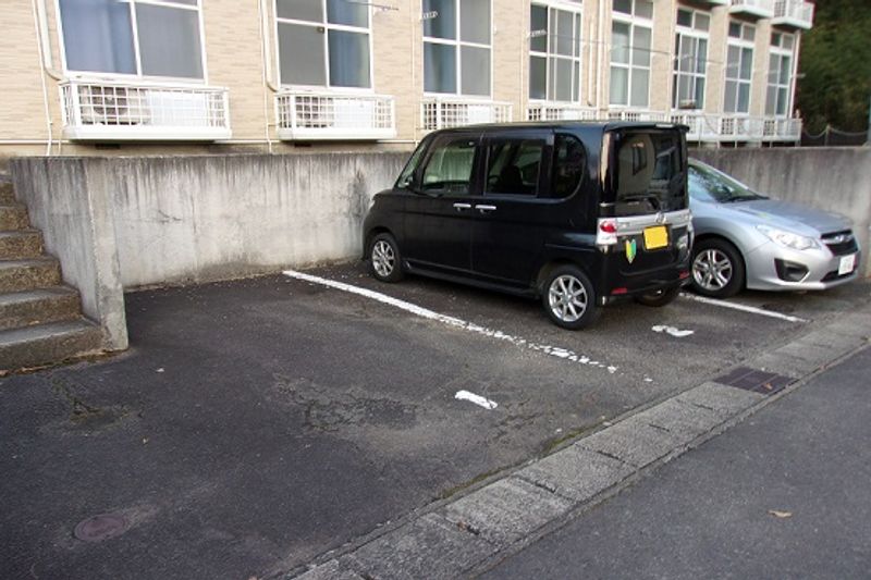 レオパレスハセガワ 駐車場